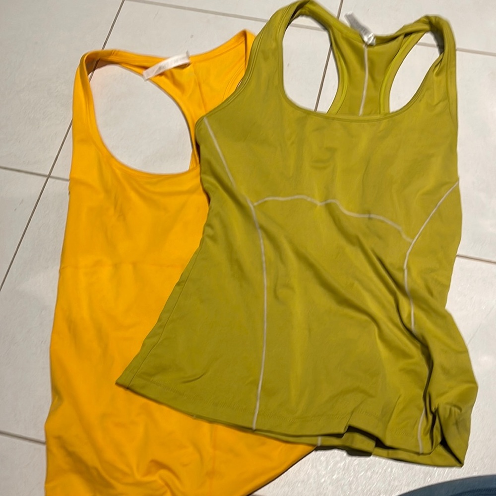 2 Fabletics tanks